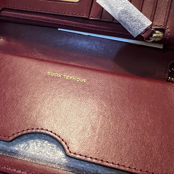 Michael Kors Phone Case Wallet - Picture 8 of 8